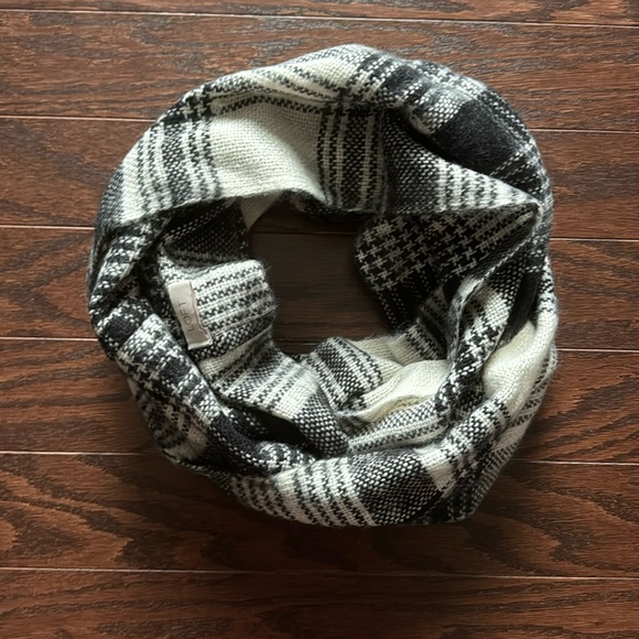 LOFT Accessories - LOFT Circle Scarf